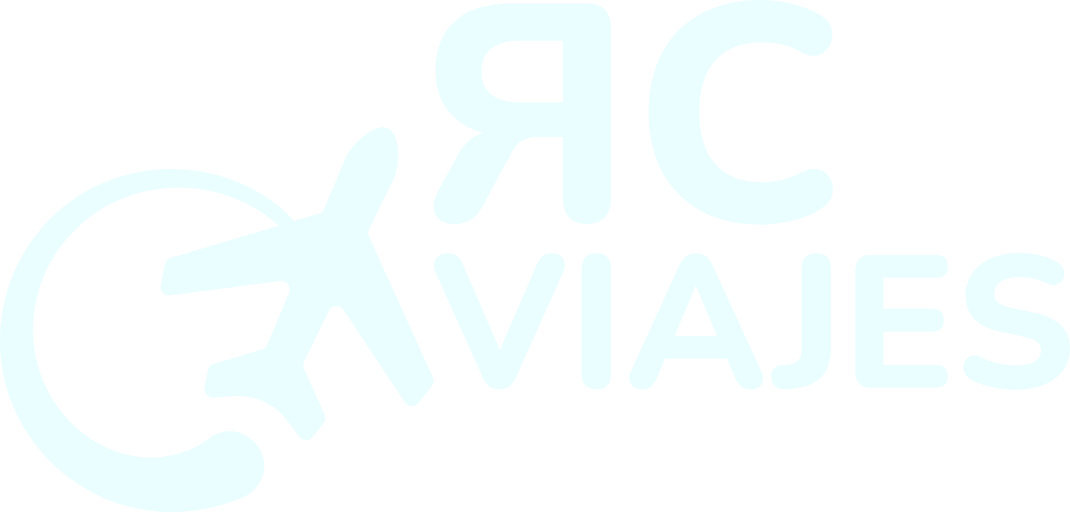 Logotipo en blanco de RC Viajes - Tu agencia de viajes en Gandía