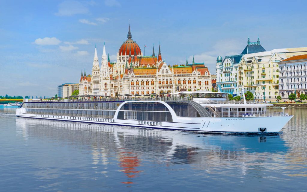 Gran Crucero por el Sena París, con la ciudad al fondo en un viaje de RC Viajes