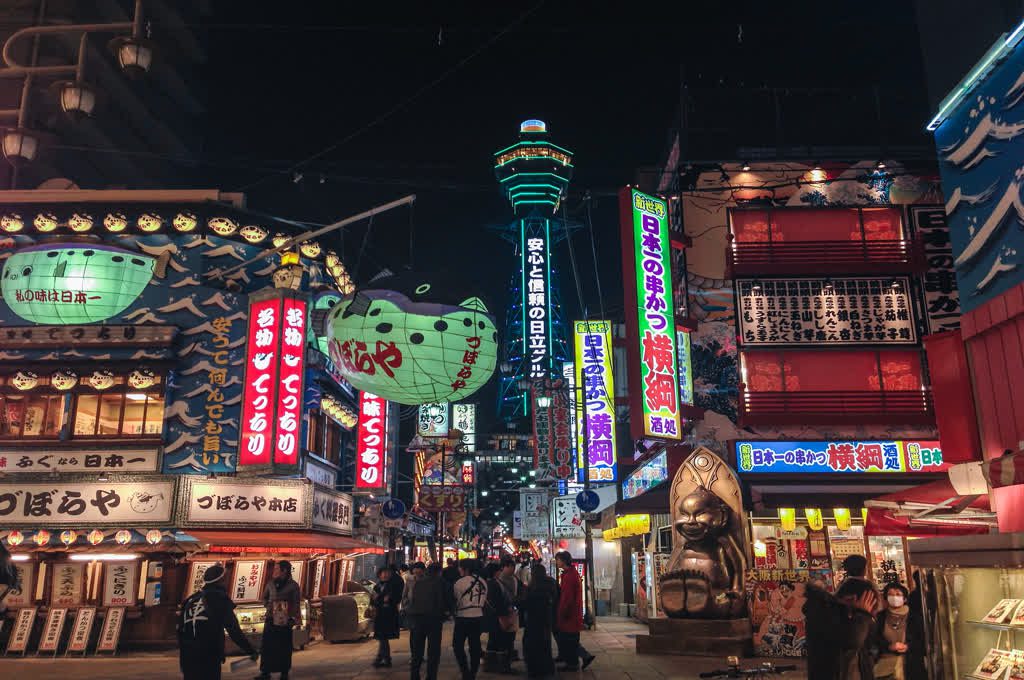 Modernidad de Kioto nocturno en un viaje a Japón con RC Viajes